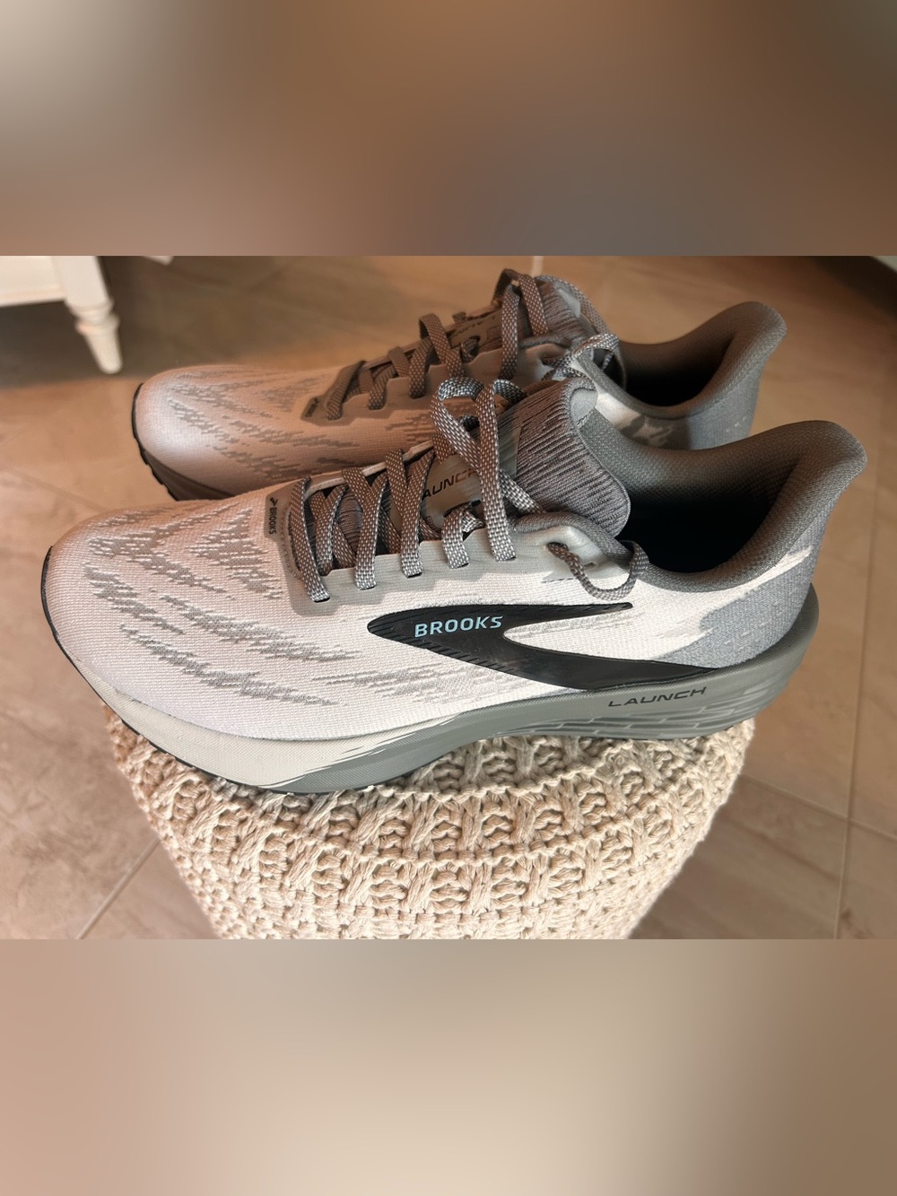 Men’s 8 Brooks Launch Running Shoes - Gray & Black